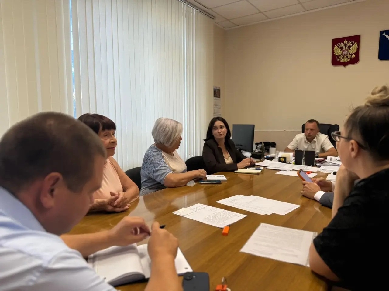 ️В администрации района состоялся штаб со старшими по домам 🔹Обсудили вопросы работы управляющих организаций содержания общественных территорий, обследования зеленых насаждений и …