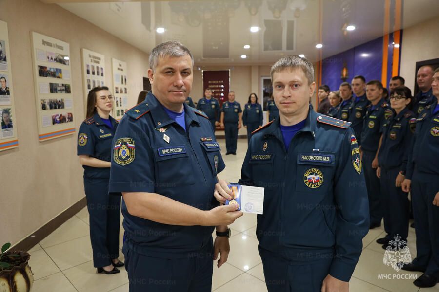 В преддверии Дня Государственного флага России вручены награды и звания