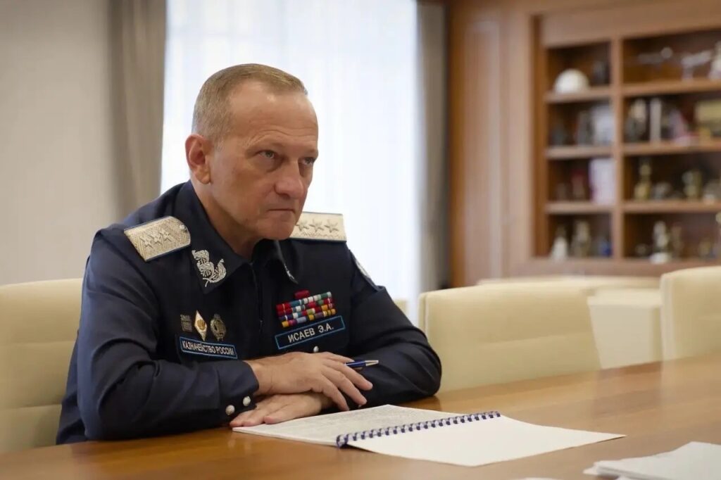 Глава Минстроя России Ирек Файзуллин провел рабочую встречу с первым заместителем руководителя Федерального казначейства Эли Исаевым В ходе встречи рассмотрены вопросы межведомств…