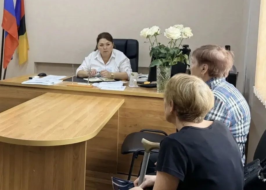 Депутат Собрания депутатов ЭМР Альфия Доди провела личный прием семей участников специальной военной операции. ⚡️Родственники военнослужащих обратились с вопросами, касающимися ре…