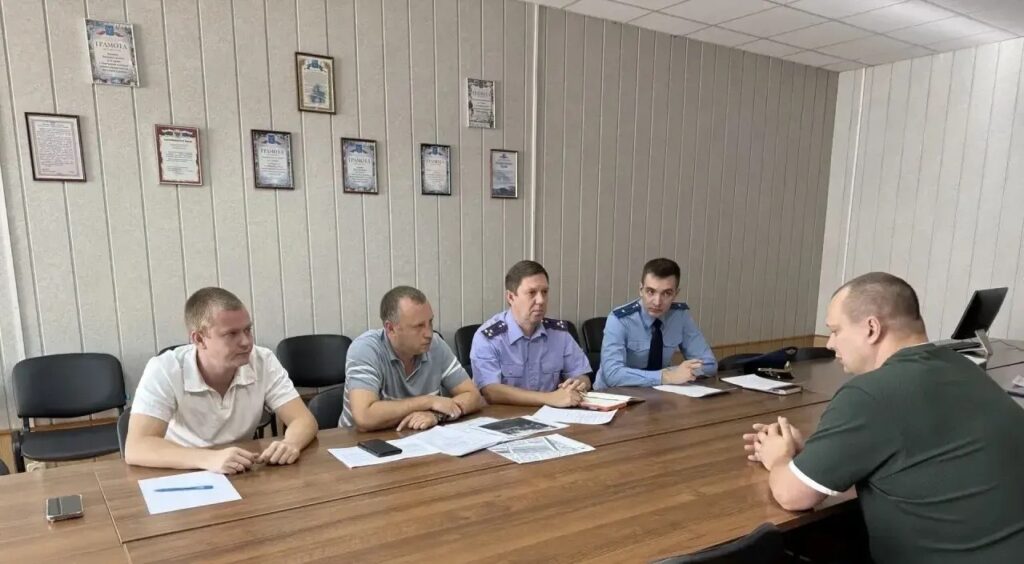 В администрации района состоялся личный прием семей участников СВО ➡️Во встрече приняли участие начальник следственного отдела по Волжскому району Александр Филатов. и и.о. замест…