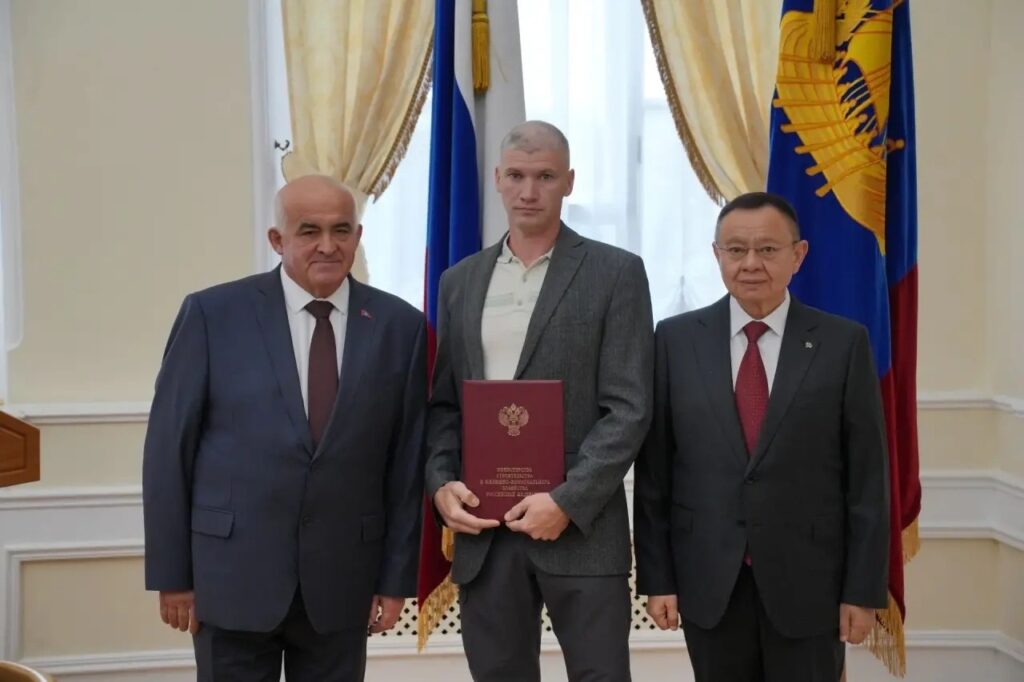 Глава Минстроя России Ирек Файзуллин наградил представителей строительной отрасли Костромской области В рамках рабочей поездки в регион состоялась торжественная церемония награжде…