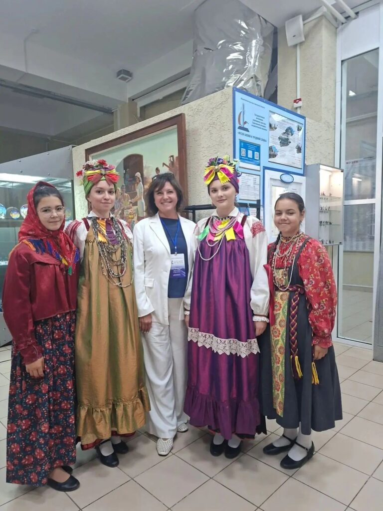 "Поэзию народного костюма" представили на форуме "Россия. Культура. Саратов" 5 сентября в Саратовском историко‑патриотическом комплексе «Музей боевой и трудовой славы» в рамках ку…