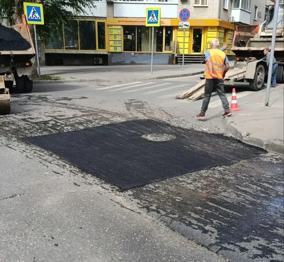 ️Сотрудники отдела благоустройства и дорожного хозяйства на ежедневной основе проводят рейды по местам земляных работ 📍На прошедшей неделе ресурсоснабжающими организациями выполне…