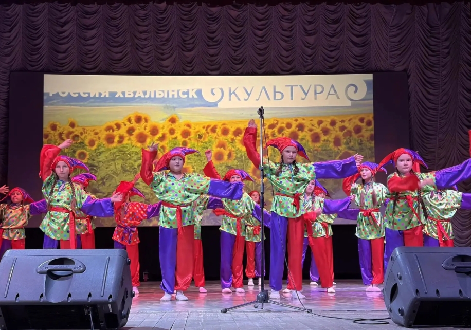 Финал культурно-исторического форума «Россия. Хвалынск. Культура» подарил жителям города двойной повод для радости: его итоги были подведены ярким гала-концертом прямо в День горо…
