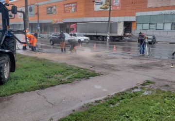 На улице Минской готовят площадку под установку новой остановки Сегодня на Минской начались работы по подготовке площадки для нового остановочного павильона «Почта». Рабочие уже п…