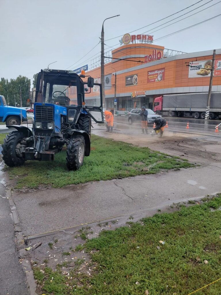 На улице Минской готовят площадку под установку новой остановки Сегодня на Минской начались работы по подготовке площадки для нового остановочного павильона «Почта». Рабочие уже п…
