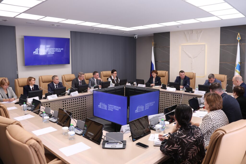 Депутаты призвали ускорить поставку вакцины от гриппа Поставка вакцины традиционно осуществлялась в августе, однако в 2026 году единый поставщик сместил начало отпуска препарата с…