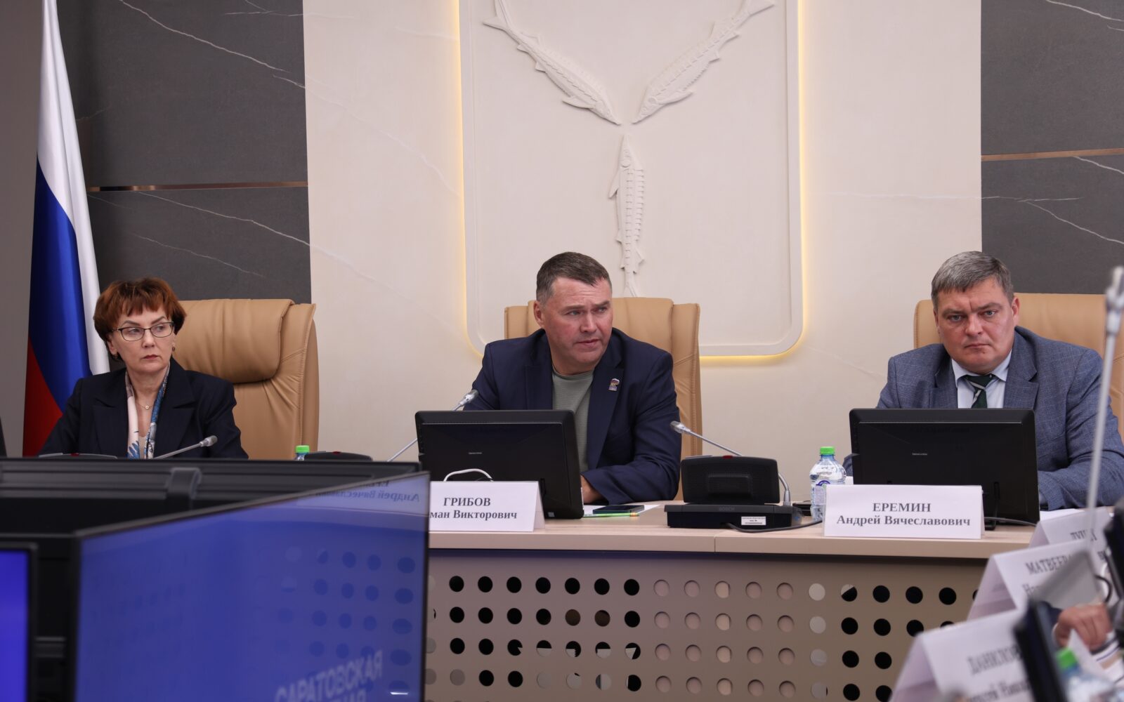 Депутаты призвали ускорить поставку вакцины от гриппа Поставка вакцины традиционно осуществлялась в августе, однако в 2026 году единый поставщик сместил начало отпуска препарата с…
