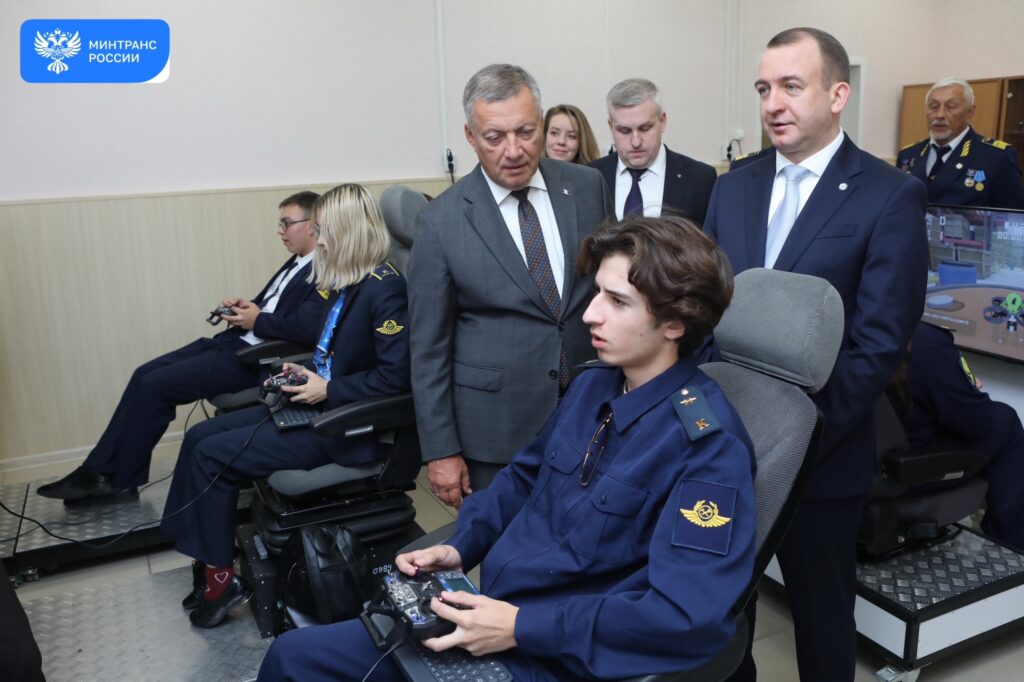 Владимир Потешкин: «Опыт капремонта аэродрома Усть-Кута необходимо масштабировать на всю Иркутскую область» В ходе рабочей поездки в регион замминистра транспорта провел встречу с…