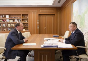 Глава Минстроя России Ирек Файзуллин провел рабочую встречу с мэром Ярославля, председателем Координационного совета по реализации приоритетных проектов Ярославской области Артемо…