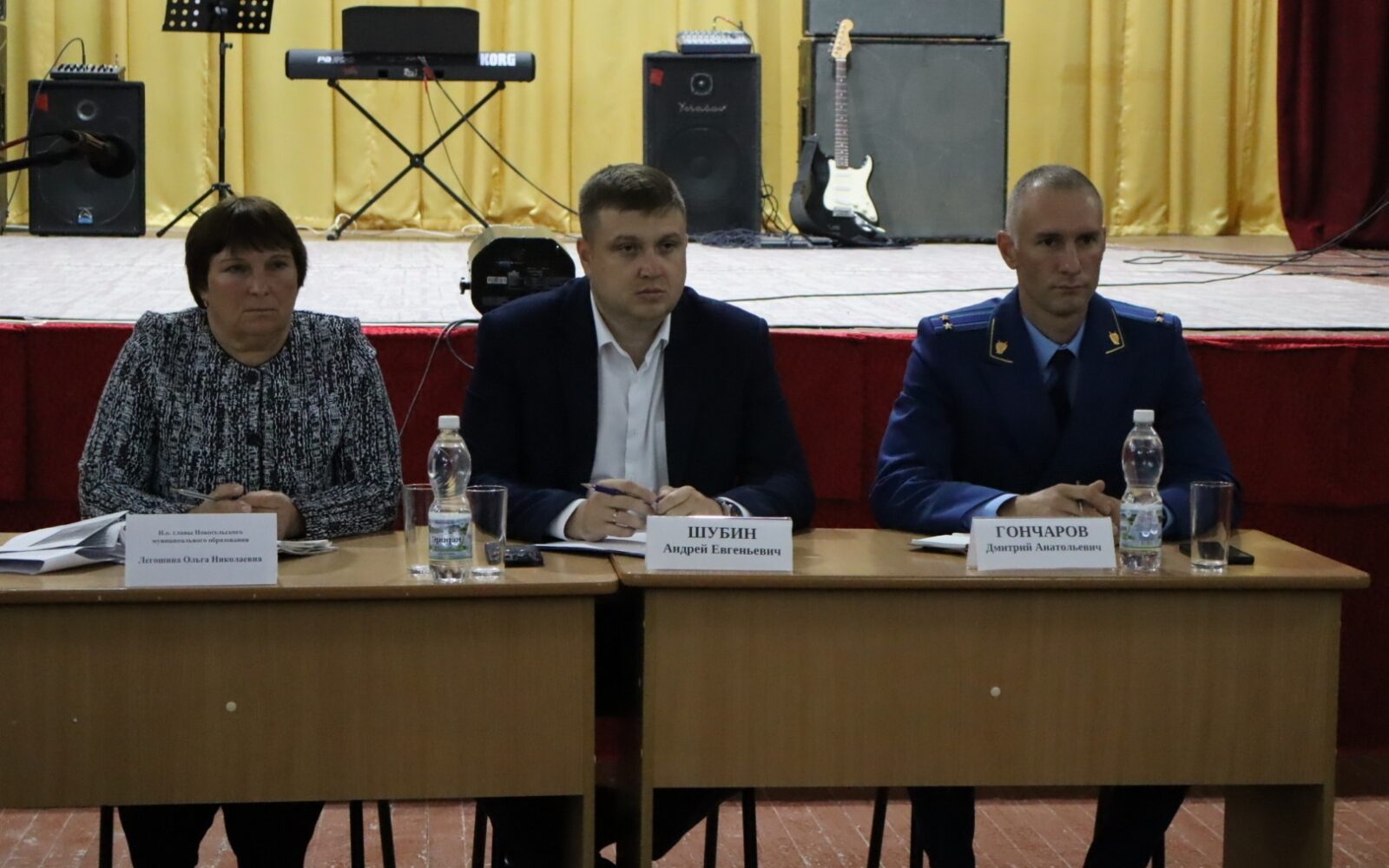 Сегодня глава Ершовского района Андрей Шубин провёл встречу с жителями посёлка Новосельский ✨ В мероприятии приняли участие: - Прокурор Ершовского района Дмитрий Гончаров; - И.о. …