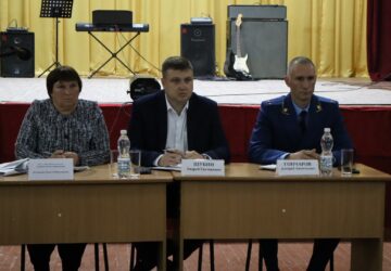 Сегодня глава Ершовского района Андрей Шубин провёл встречу с жителями посёлка Новосельский ✨ В мероприятии приняли участие: - Прокурор Ершовского района Дмитрий Гончаров; - И.о. …