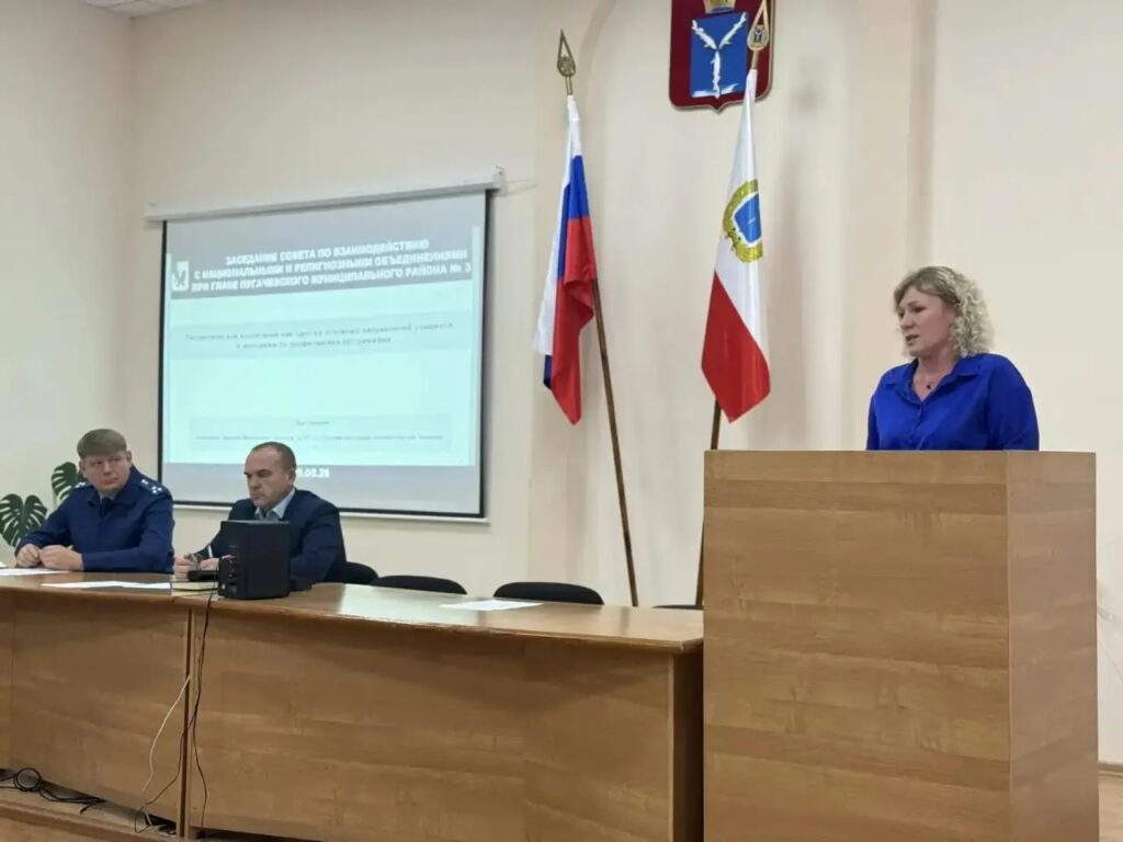 Глава Пугачевского муниципального района Алексей Владиславович Янин провел очередное заседание Совета по взаимодействию с национальными и религиозными объединениями. В ходе заседа…