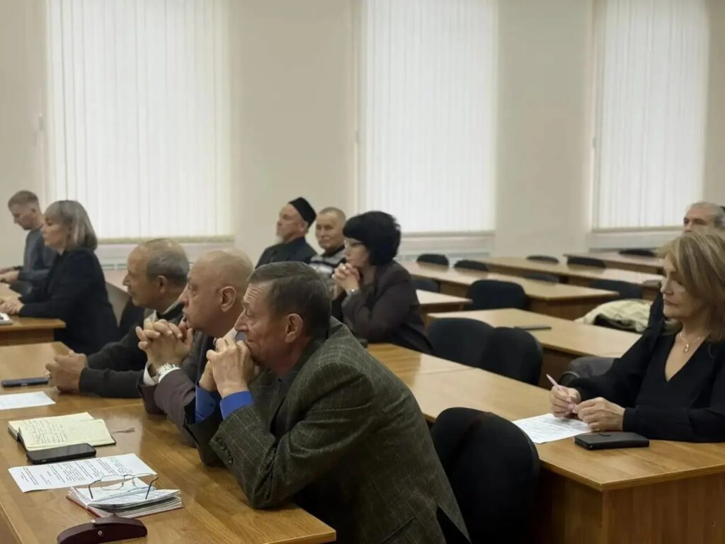 Глава Пугачевского муниципального района Алексей Владиславович Янин провел очередное заседание Совета по взаимодействию с национальными и религиозными объединениями. В ходе заседа…