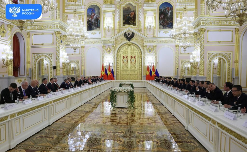 Россия и Вьетнам будут готовить кадры для транспорта По итогам переговоров Президента России Владимира Путина с Генеральным секретарем ЦК Компартии Вьетнама, Президентом Вьетнама …