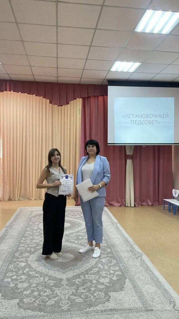 Гордимся нашими педагогами! 📍В детском саду № 14 «Ёжик» прошла торжественная церемония награждения сотрудников — их труд и преданность делу по достоинству оценили на разных уровня…