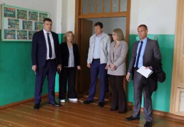 В ходе рабочей поездки глава Ершовского района Андрей Шубин посетил школу посёлка Красный Боец. Во время встречи с жителями был поднят вопрос об открытии детского сада в посёлке. …