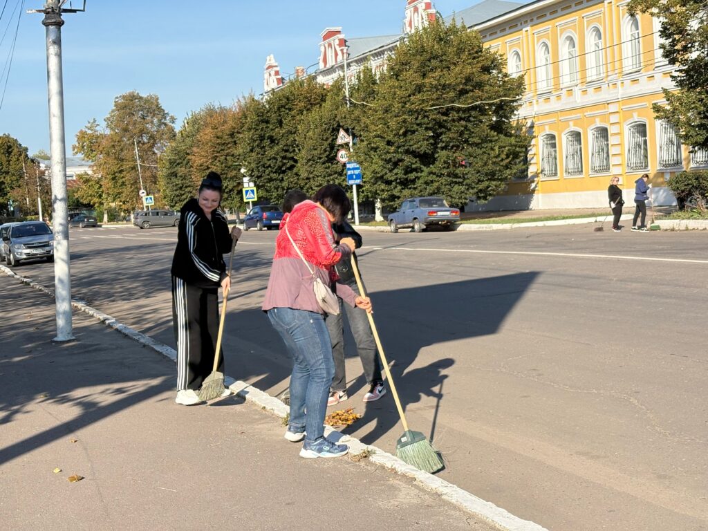 Чистый город начинается с нас: в Балашове прошёл общегородской субботник Сегодня, 11 сентября, в Балашове прошёл общегородской субботник. На уборку вышли сотрудники администрации,…