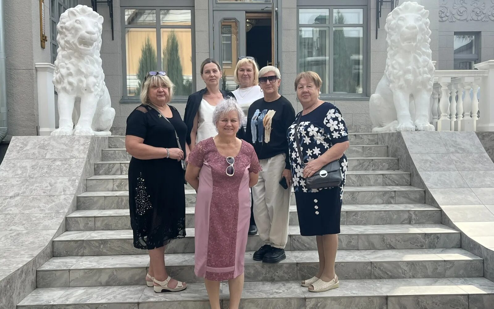 Продолжаем реализацию проекта «Красота спасет мир» Благотворительный фотопроект «Красота спасет мир», был организован саратовским филиалом Государственного фонда «Защитники Отечес…