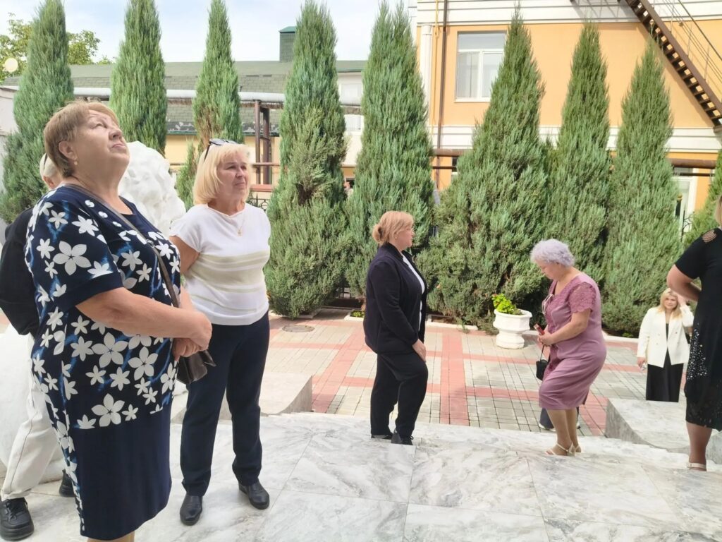 Продолжаем реализацию проекта «Красота спасет мир» Благотворительный фотопроект «Красота спасет мир», был организован саратовским филиалом Государственного фонда «Защитники Отечес…