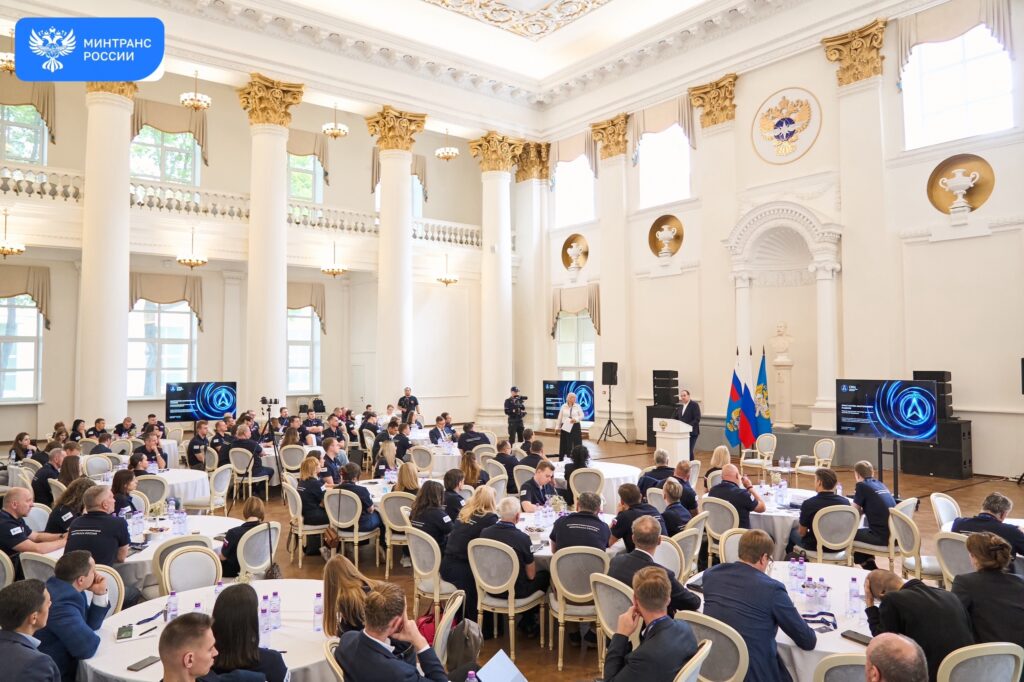 Константин Пашков: «СИЦ – цифровое продолжение Минтранса» Первый замминистра транспорта выступил на стратегической сессии СИЦ Минтранса, в рамках которой обозначил приоритеты разв…