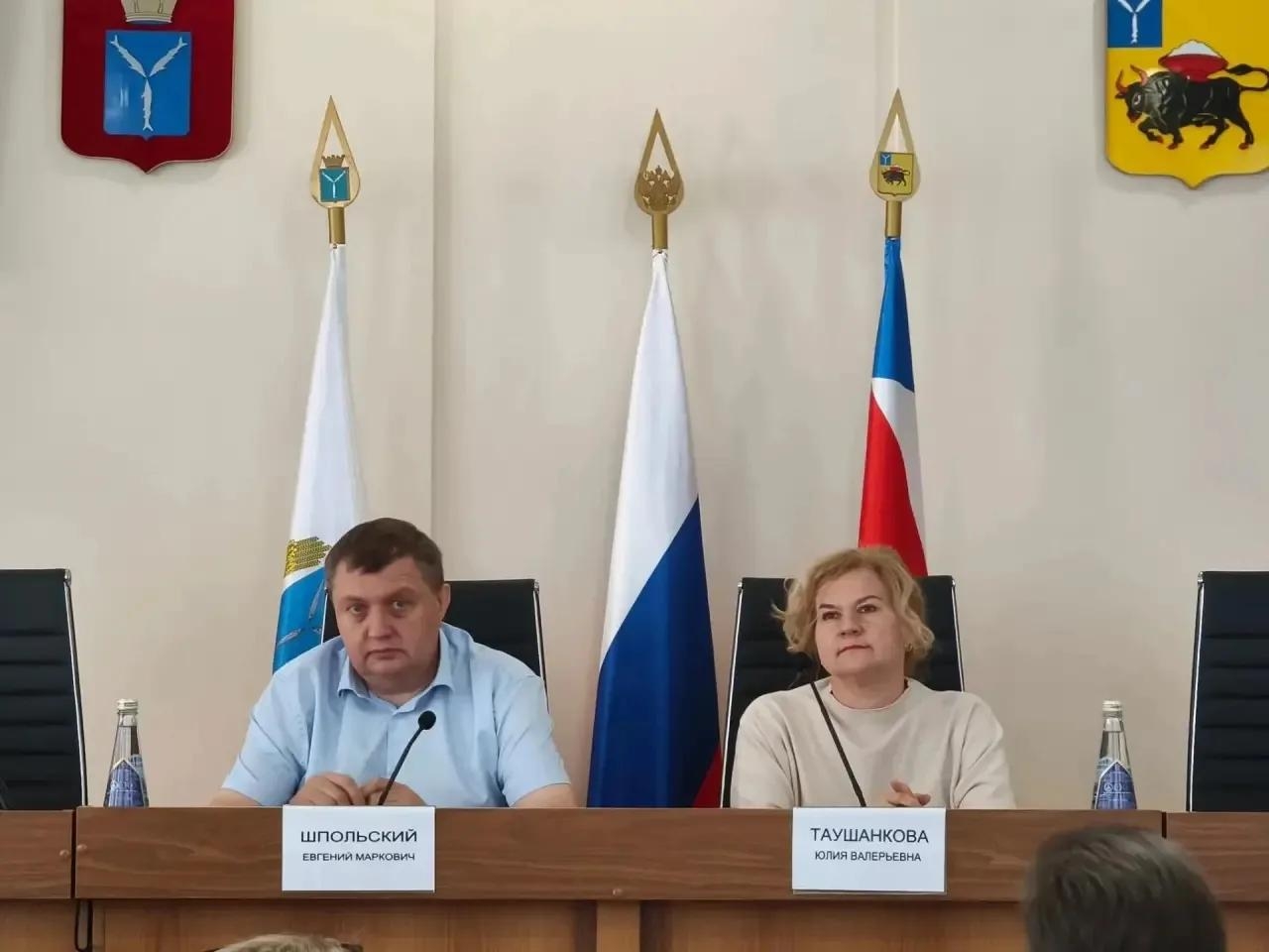 На еженедельном штабе по благоустройству были подведены итоги работы коммунальных служб за прошедшую неделю. Контроль сохраняется по ключевым направлениям — вывозу мусора и содерж…