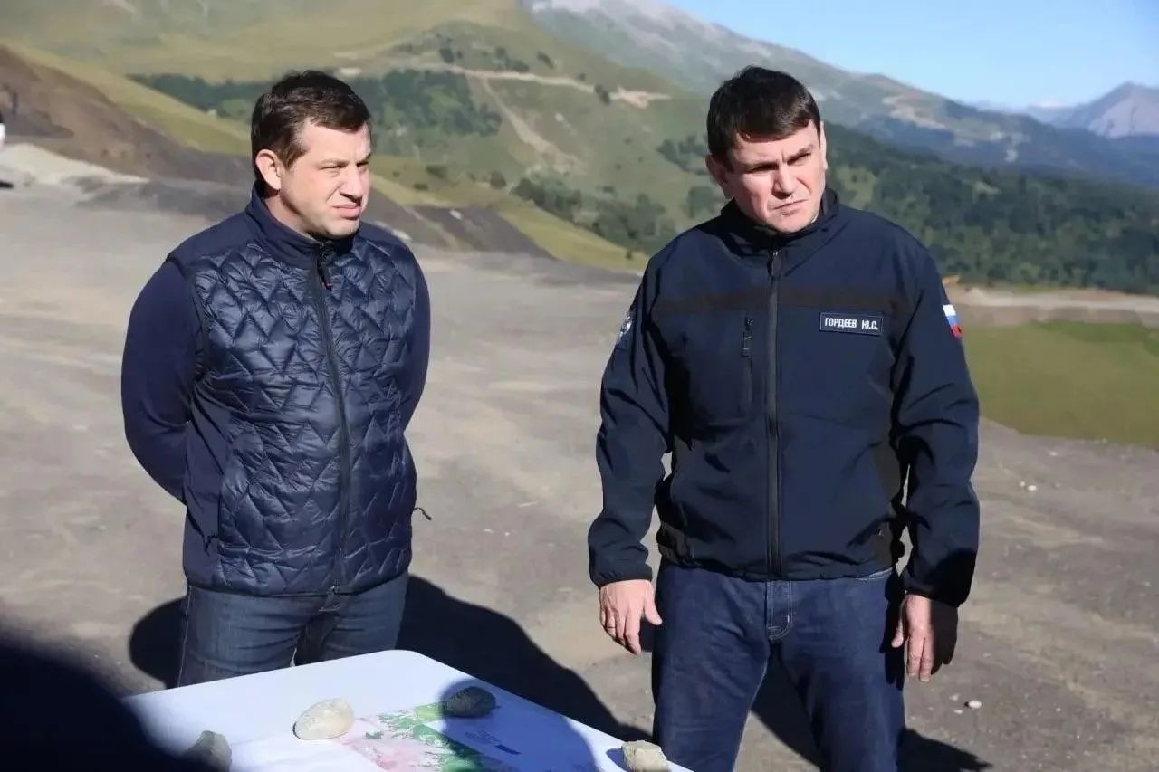 Заместитель Министра строительства и ЖКХ РФ Юрий Гордеев с рабочим визитом посетил Карачаево-Черкесию Рабочий визит состоялся с участием Председателя Правительства Карачаево-Черке…