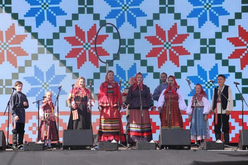 В Саратове стартовал Всероссийский этнокультурный проект «С Валенками по России», реализуемый при поддержке Президентского фонда культурных инициатив Открытие прошло 12 сентября н…