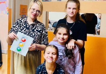 В подростковых клубах Центра детского творчества прошли занятия по безопасности на тему «Осторожно, пешеход!». Детям рассказали, как важно соблюдать правила дорожного движения, чт…