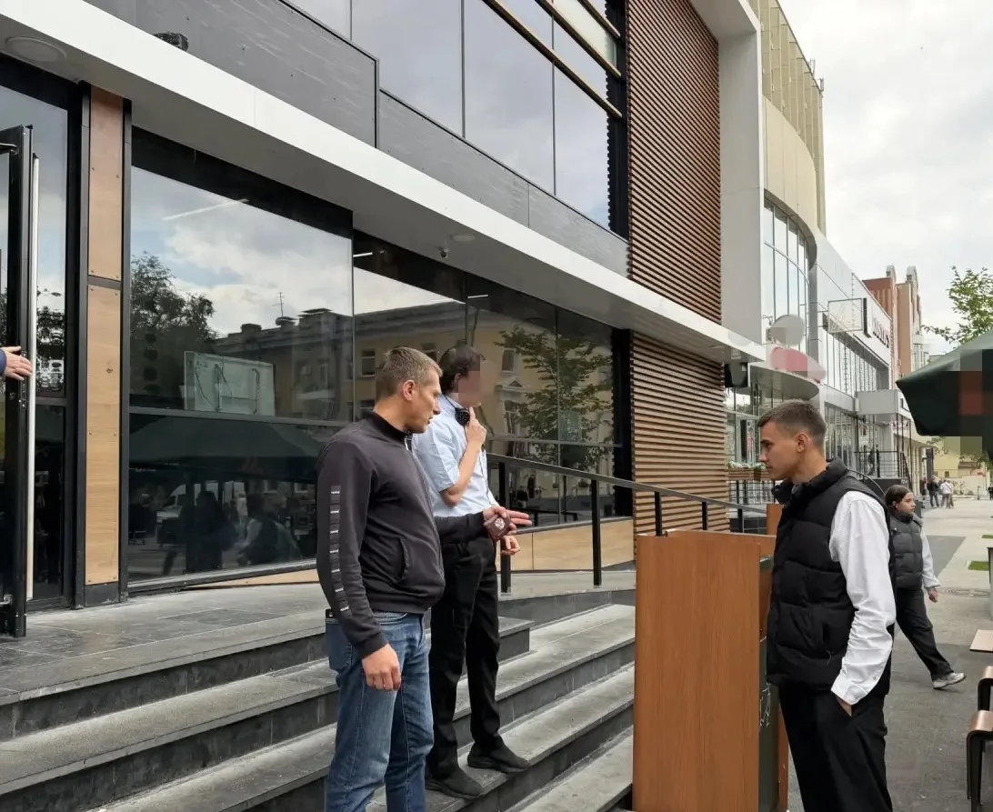 Поддерживаем порядок на прилегающих территориях к торговым объектам ➡Профильные специалисты проводят обходы торговых объектов на предмет соблюдения Правил благоустройства. ✅С руко…