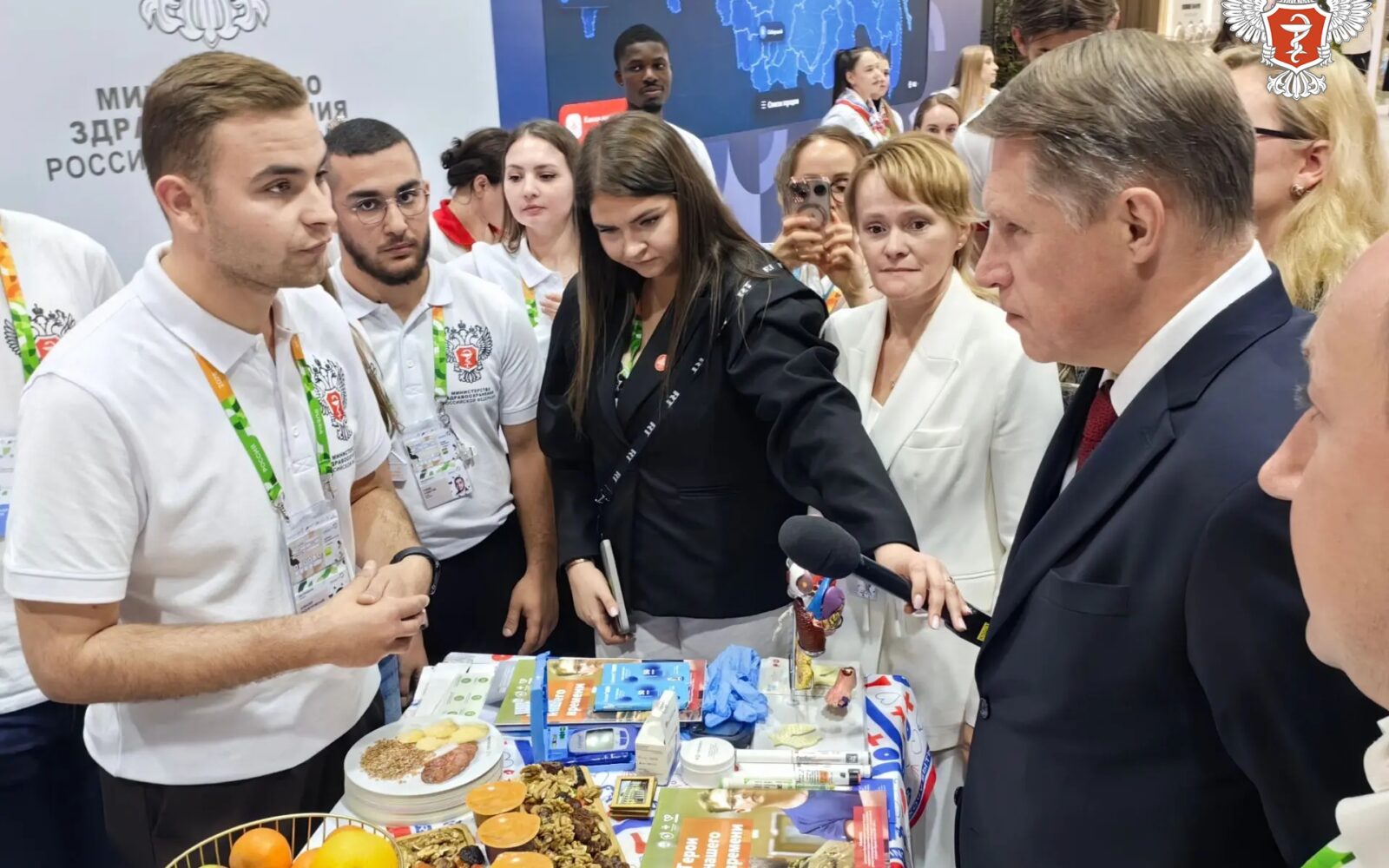 Михаил Мурашко посетил пространство «Жизнедеятельность» на МФМ-2026 Министр здравоохранения РФ Михаил Мурашко ознакомился с тематическим пространством «Жизнедеятельность» на Между…