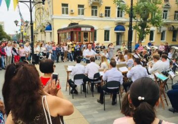 14 духовых оркестров исполнят марши в честь Дня города 20 сентября в Саратове на площади им. К. А. Федина пройдет Большой фестиваль духовых оркестров. На одной сцене соберутся дет…