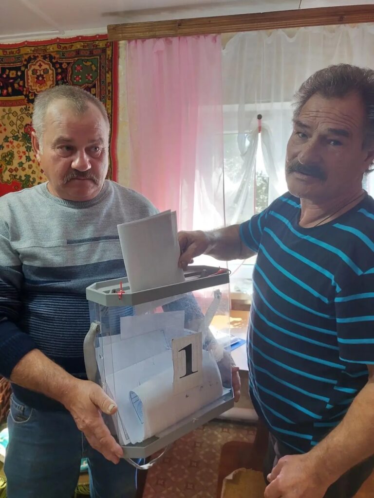 Выборы: второй день голосования 19 сентября продолжается голосование на выборах депутатов на территории Балашовского района. Сегодня для жителей открыто 77 избирательных участков.…