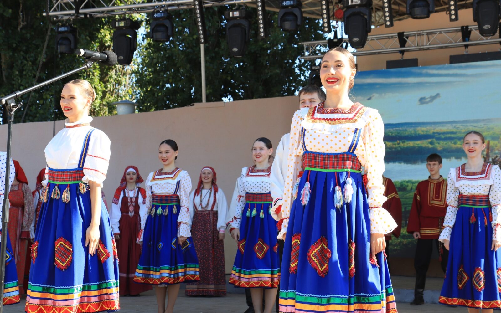Балашов отмечает День города Сегодня, 19 сентября, Балашов отмечает свой день рождения. Праздничный день [ в парке имени Куйбышева с торжественного мероприятия «Балашов — душа Рос…
