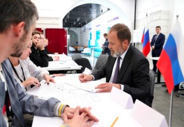 ️ Явка на выборах в округе в этом году на 10% выше Полномочный представитель Президента России в Приволжском округе Игорь Комаров присоединился к выборам депутатов Госдумы IX созы…
