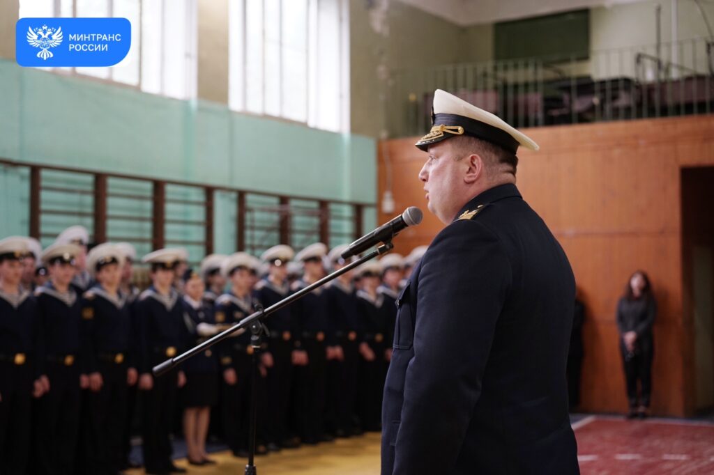 120 курсантов завершили плавательную практику на учебном паруснике «Мир» На берег в Большом порту Санкт-Петербурга сошли 96 студентов института «Морская академия» [club6716|ГУМРФ …