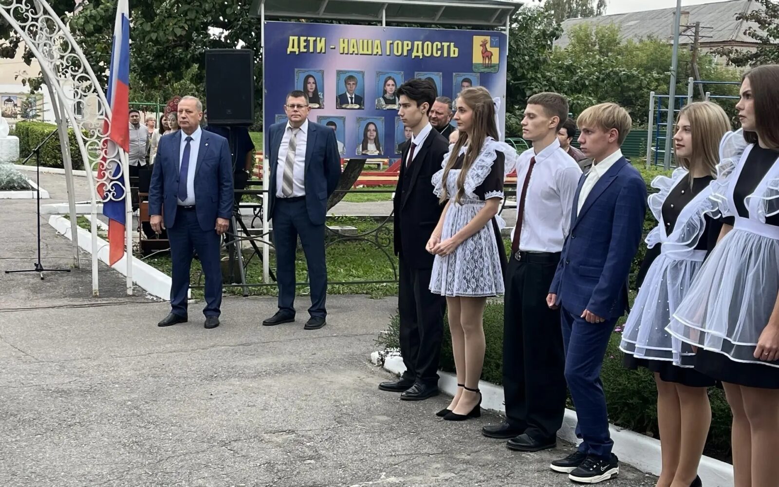 Сегодня состоялась торжественная церемония занесения образцовых семей на районную Доску почёта «Лучшие семьи Аркадакского района». Это событие стало уже доброй традицией, направле…