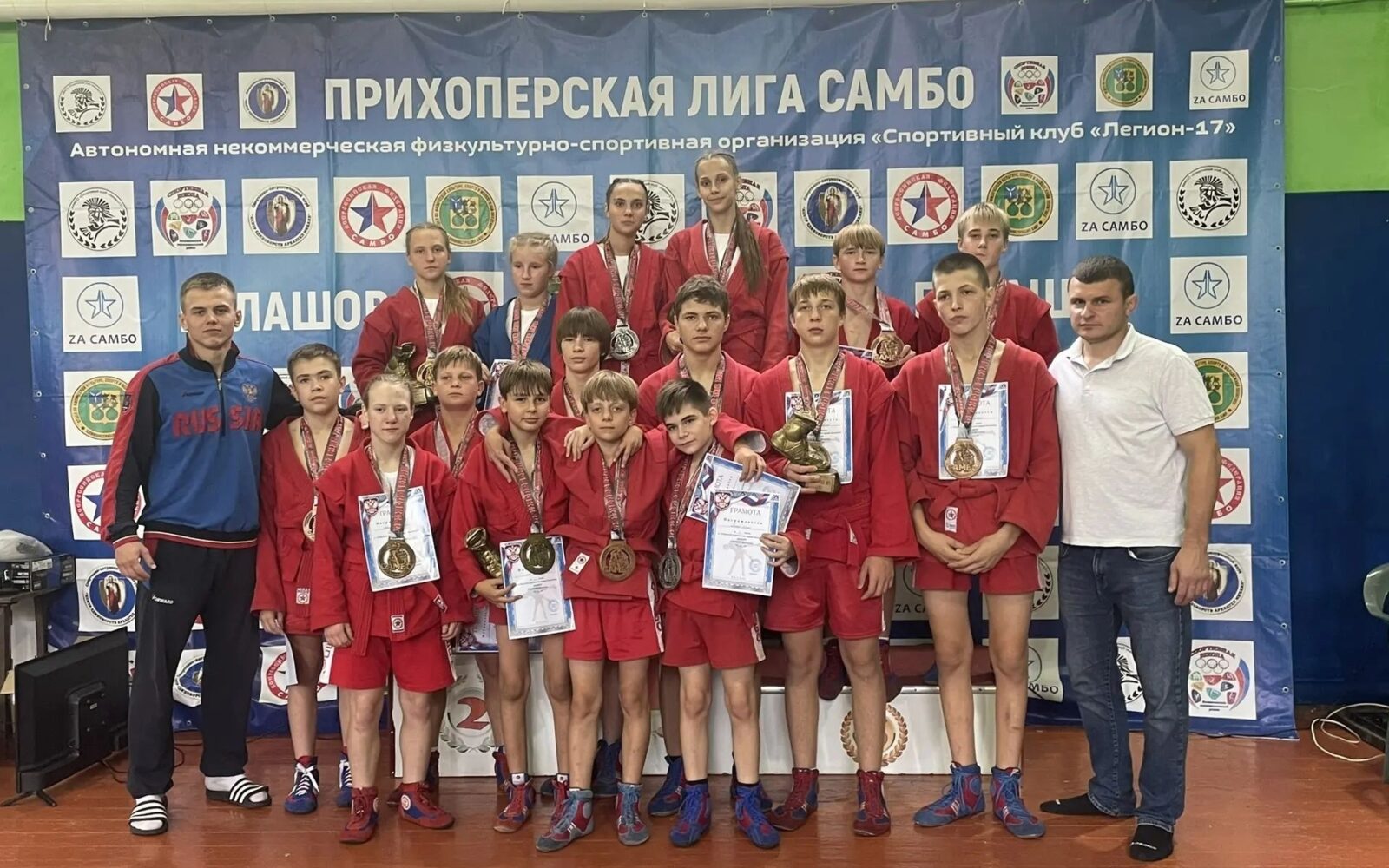 Новые достижения балашовских спортсменов 🥇 20 сентября в Балашове состоялся 2-й этап «Прихопёрской лиги» по самбо среди юношей и девушек 2012–2014 годов рождения. На ковре встрети…