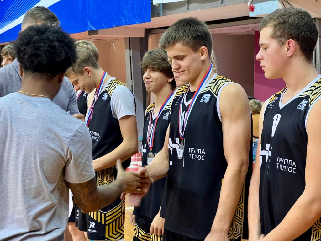 Новые достижения балашовских спортсменов 🥇 20 сентября в Балашове состоялся 2-й этап «Прихопёрской лиги» по самбо среди юношей и девушек 2012–2014 годов рождения. На ковре встрети…