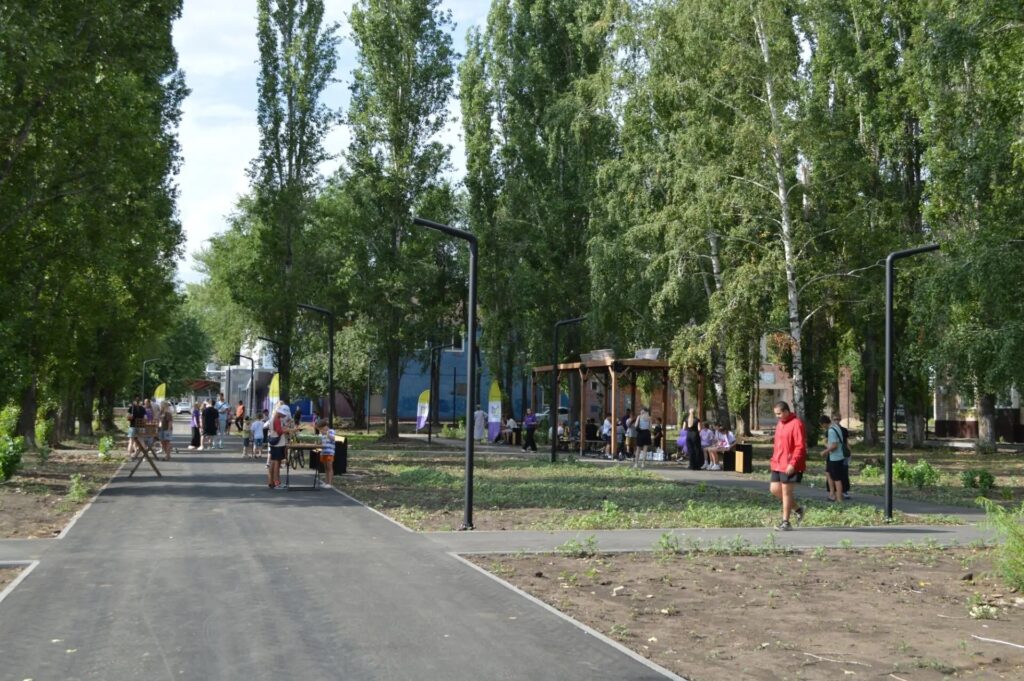 В Балаково создали новый сквер на месте пустыря В этом году в Балаково благодаря федеральному проекту «Формирование комфортной городской среды» был создан новый сквер. ✔ Обществен…