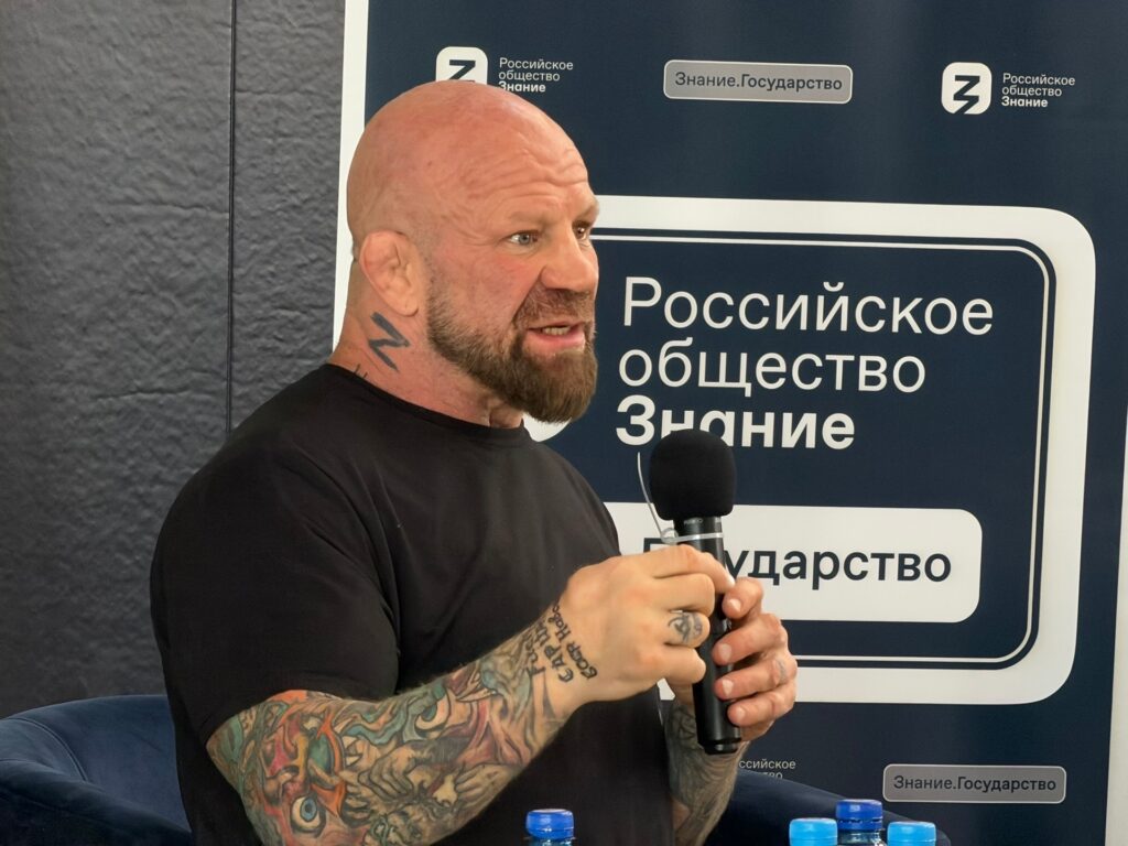 Юные спортсмены Саратовской области встретились с Джеффри Монсоном Состоялась встреча воспитанников спортивных школ области с известным спортсменом, многократным чемпионом мира по…