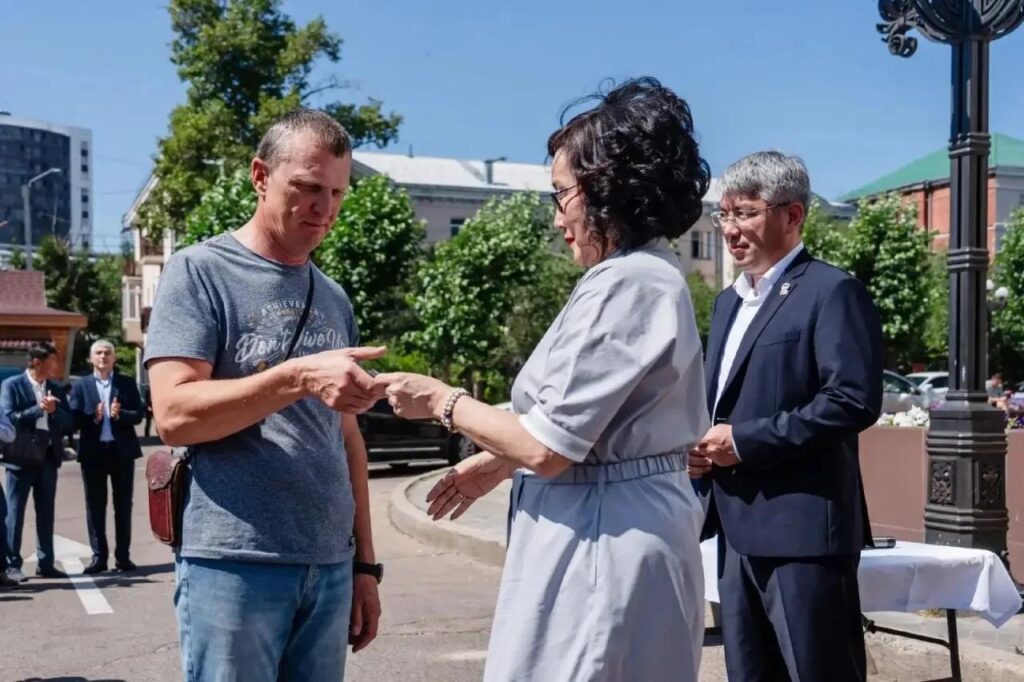 Медицинские организации Республики Бурятии получили 26 новых автомобилей. По данным территориального органа Росздравнадзора по Республике Бурятия, благодаря Федеральному проекту М…